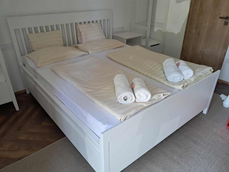 Deluxe Studio image 2