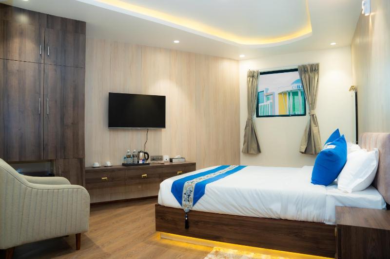 Deluxe Queen Room image 2