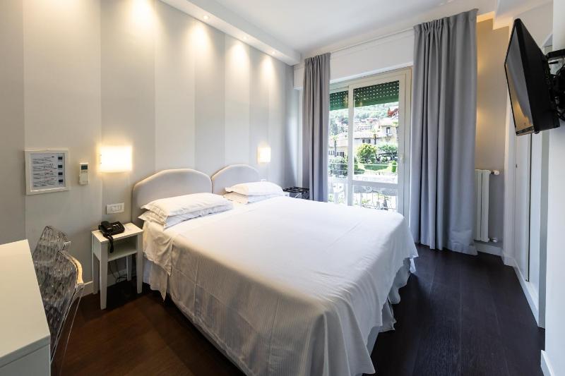 Double Room image 3