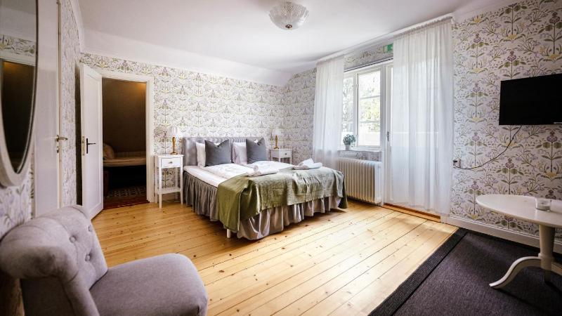 Double Room image 1