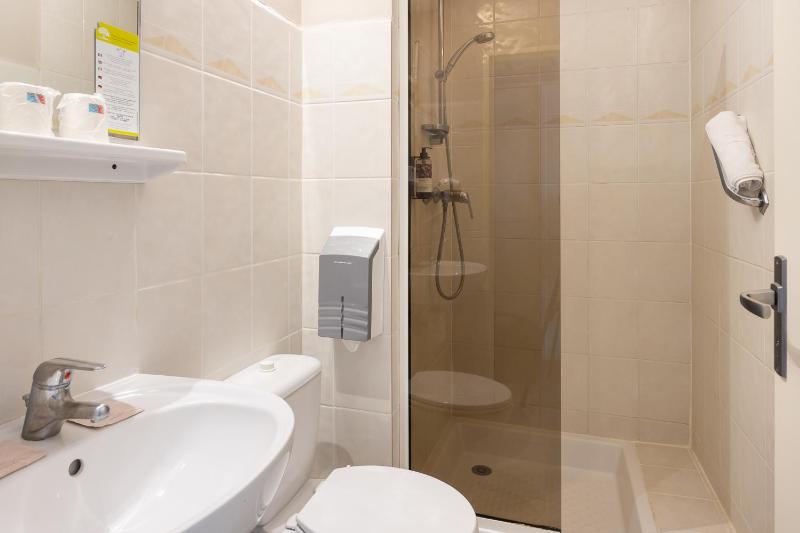 Double or Twin Room without Balcony image 1