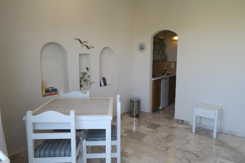 Standard Triple Room with Sea View image 2