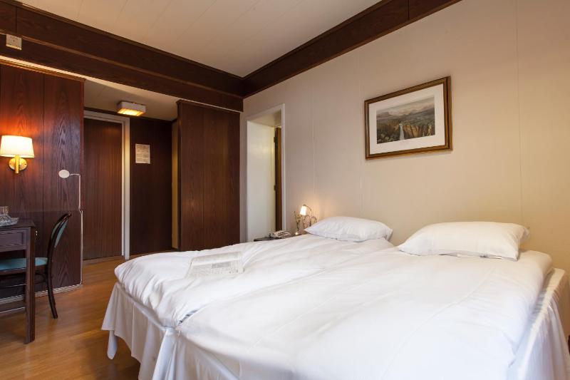 Standard Twin Room with Fjord View image 1