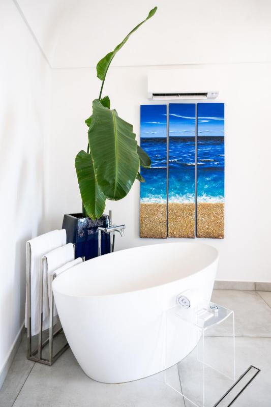 Suite with Sea View image 2
