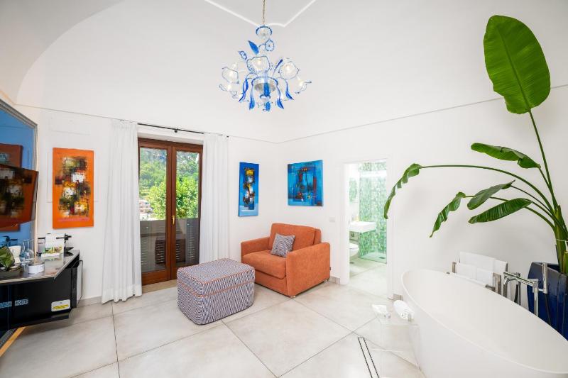 Suite with Sea View image 3