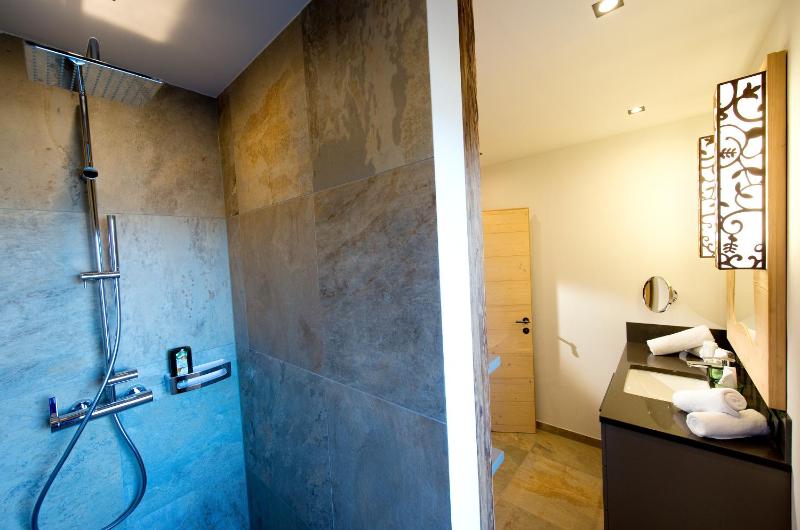 Luxury Apartment image 2