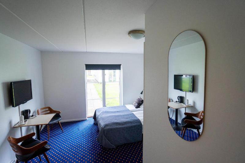 Double Room image 3