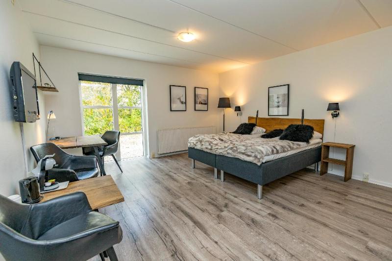 Twin Room image 3