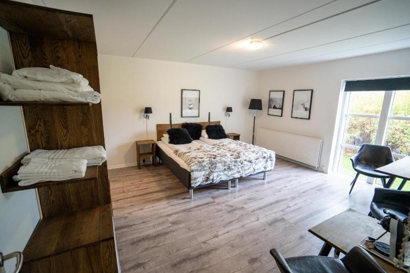Twin Room image 4