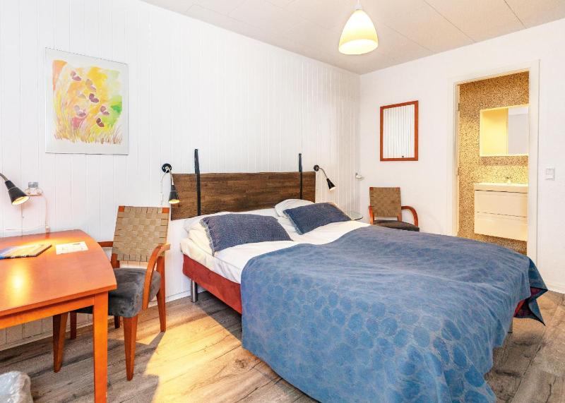 Double Room with Private Bathroom image 1