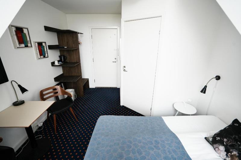 Queen Room image 3