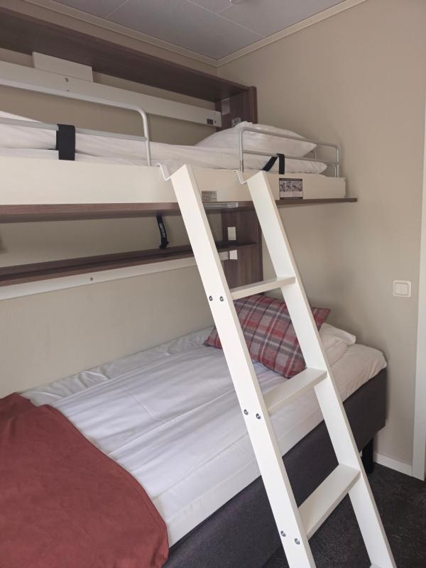 Single Room with Bunk Bed image 1