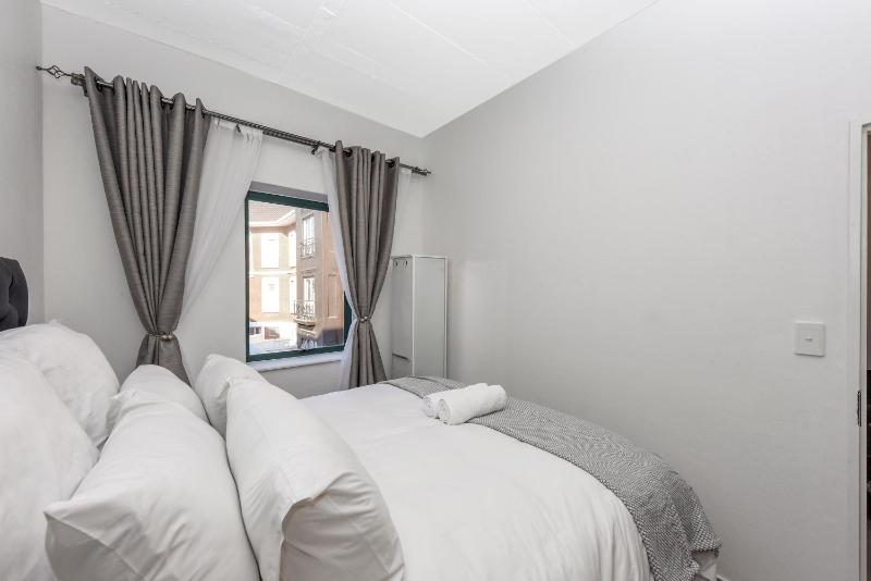 Chic & Central 1 Bed Apartment in Illovo Sandton - image 14