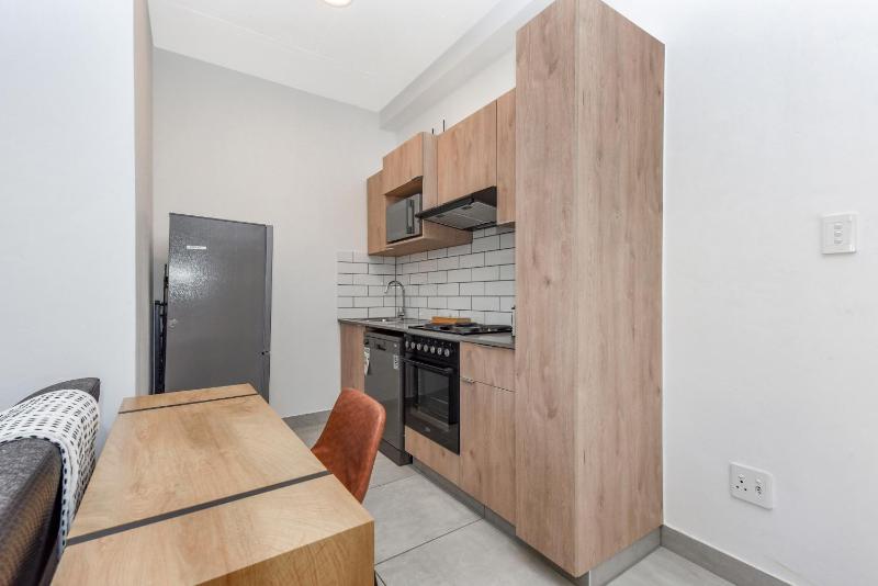 Chic & Central 1 Bed Apartment in Illovo Sandton - image 10