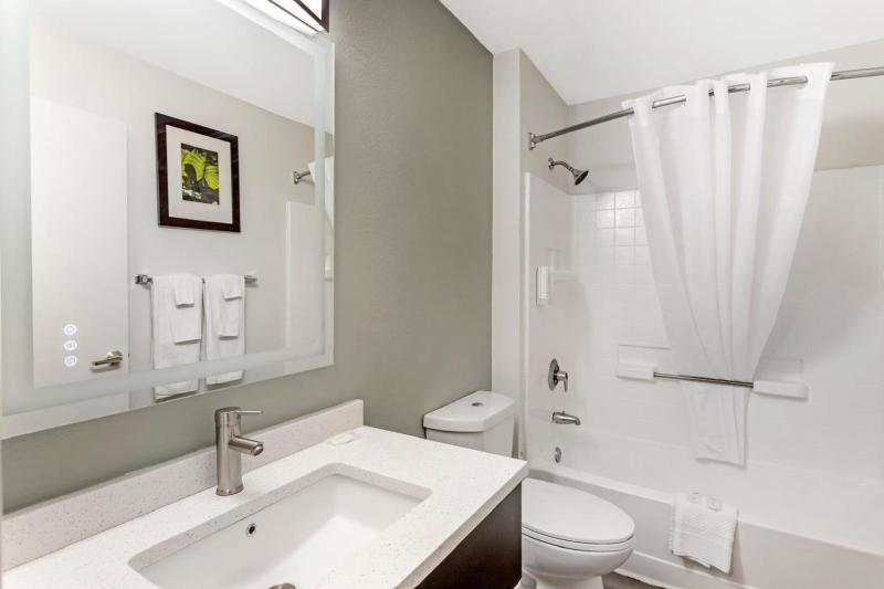 Efficiency Queen Suite with Two Queen Beds and Dishwasher - Non Smoking image 3