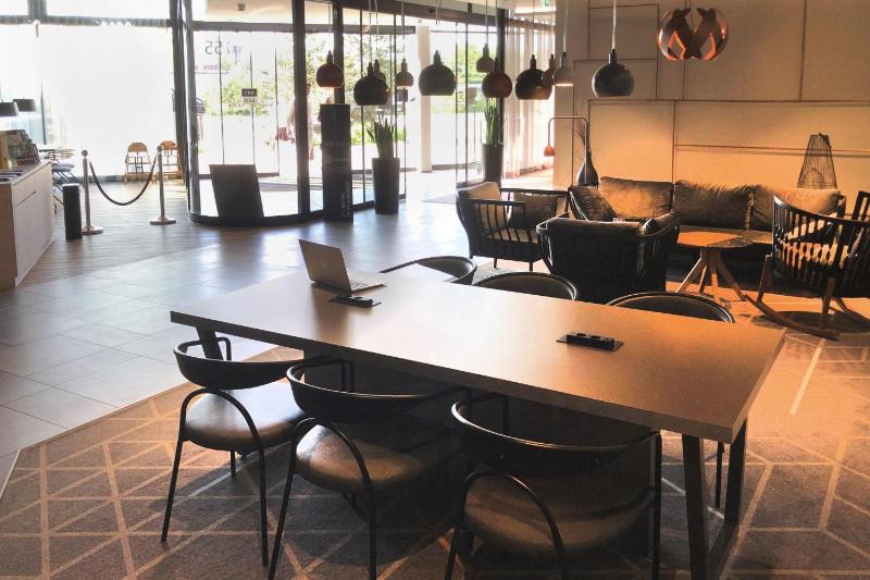 Holiday Inn - the niu Hub Dusseldorf Messe By IHG - image 3