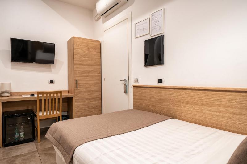 Comfort Single Room image 2