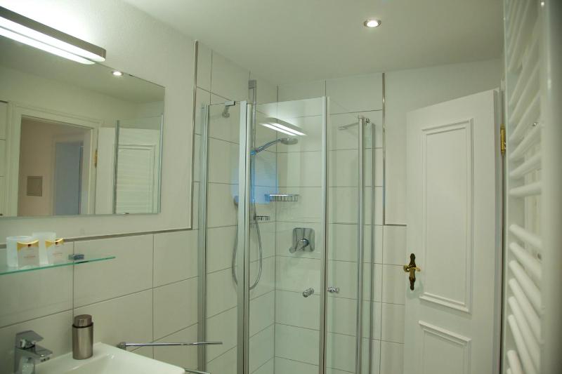 Superior Double Room with Balcony image 3