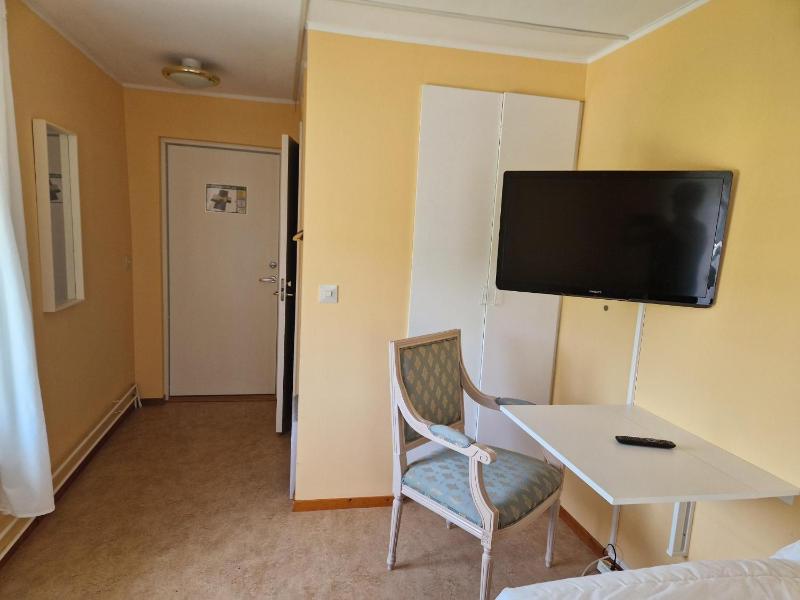 Single Room image 3