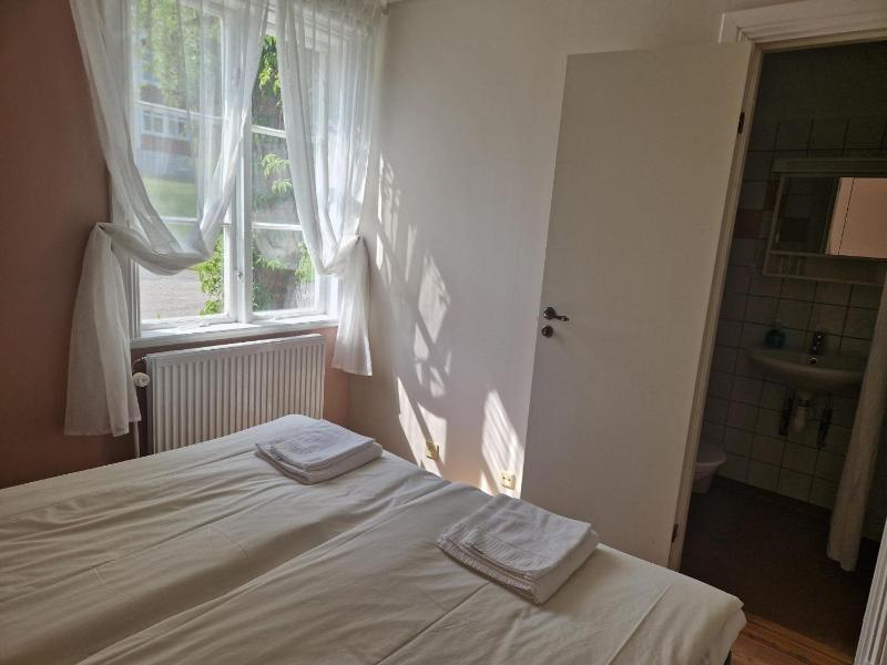 Standard Double Room image 3
