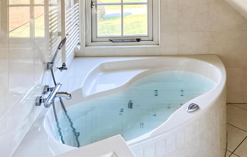 Three-Bedroom Holiday Home  image 2