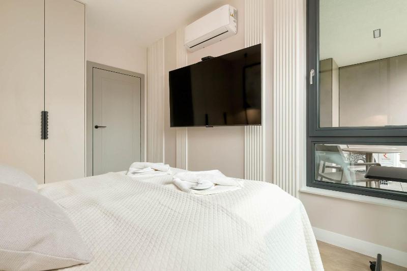 Luxury Apartment with Parking and Air Conditioning in Sopot by Renters Prestige - image 19
