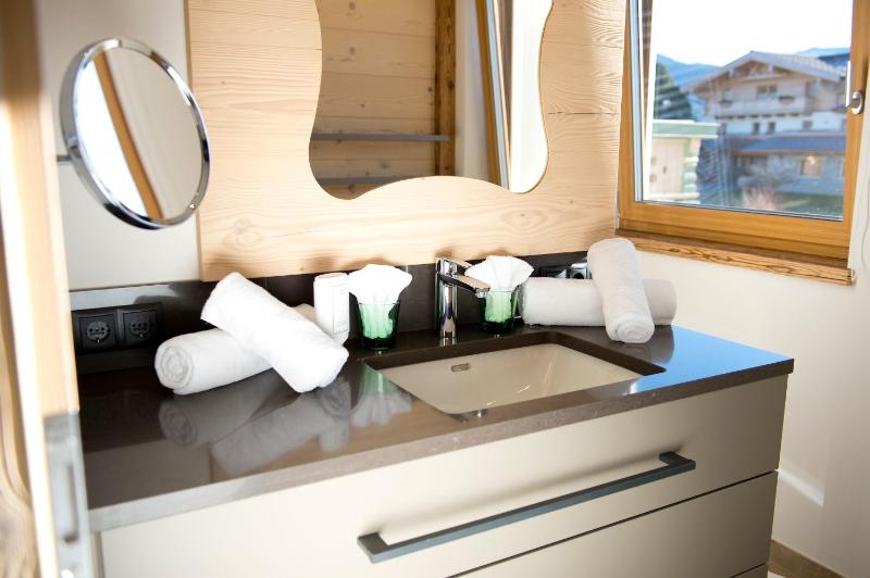 Luxury Suite image 2