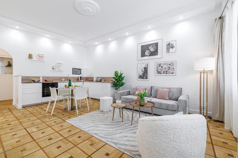 Capitol Close To The Beach - Happy Rentals - image 9