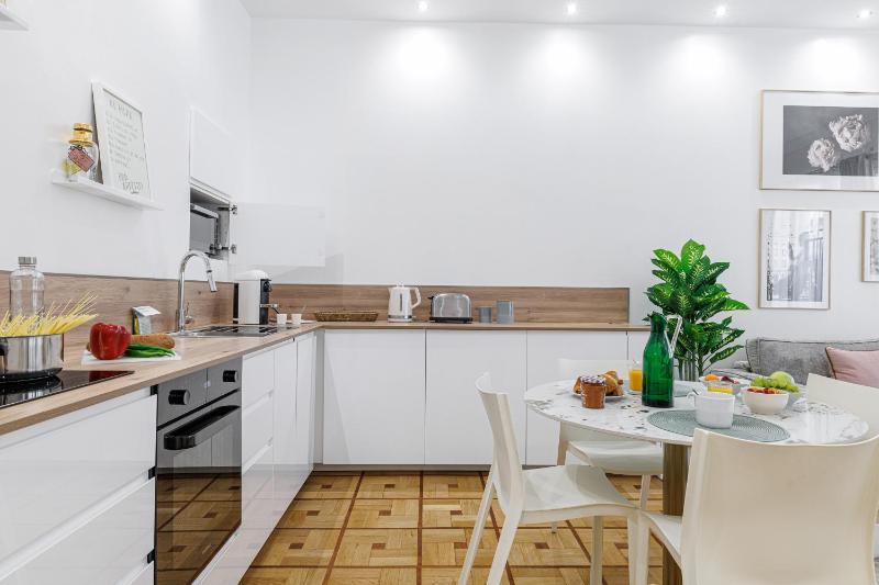 Capitol Close To The Beach - Happy Rentals - image 11