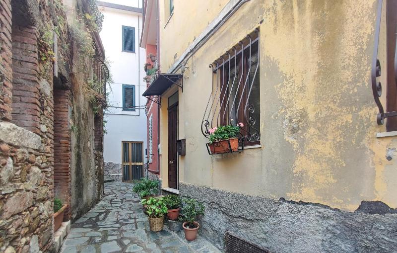 1 Bedroom Gorgeous Apartment In Castelmola - image 11