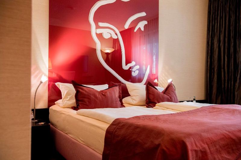 Superior Double Room image 3