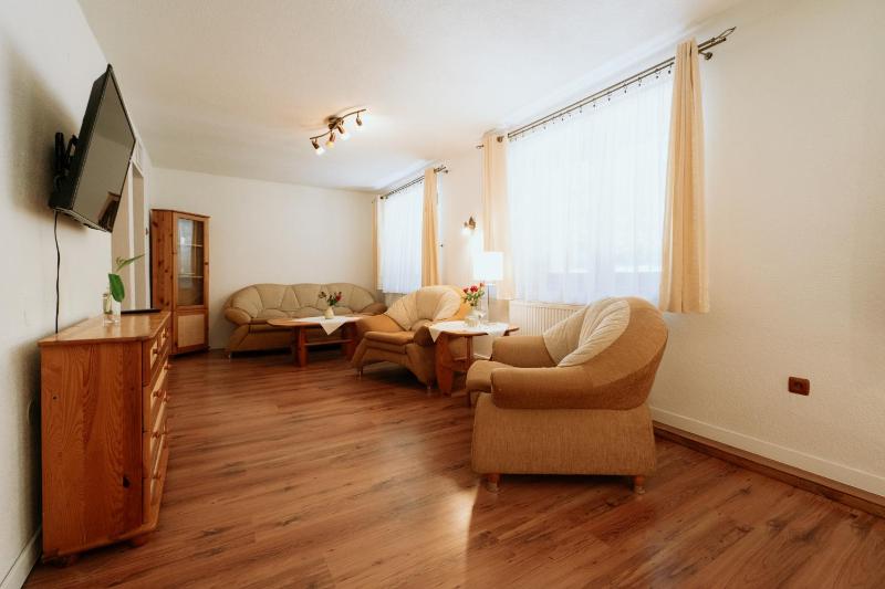 Standard Twin Room image 4