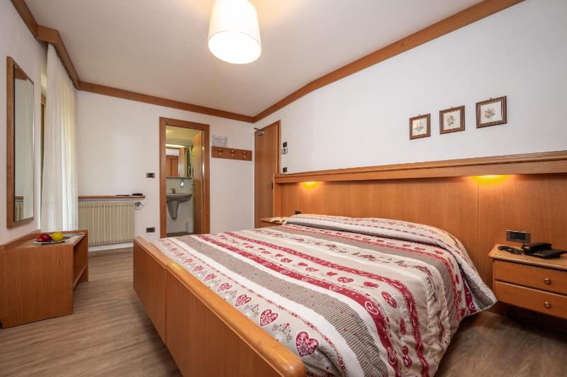 Standard Double or Twin Room image 3