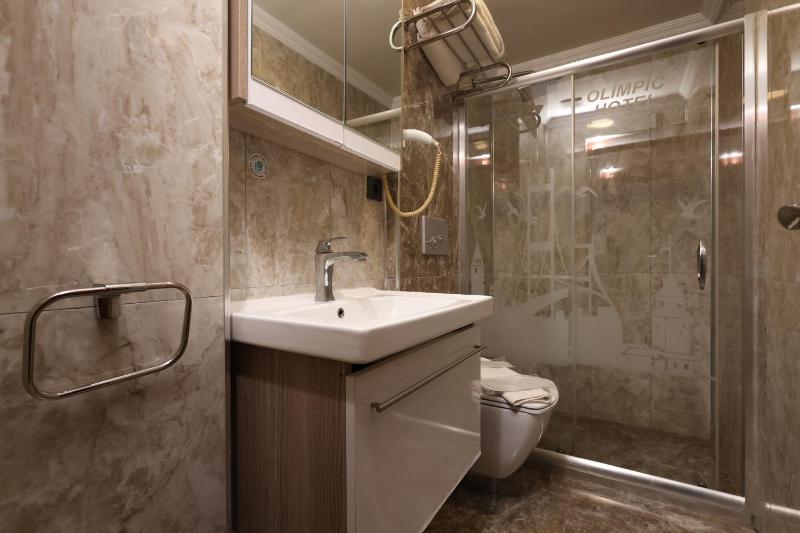 Standard Triple Room image 1