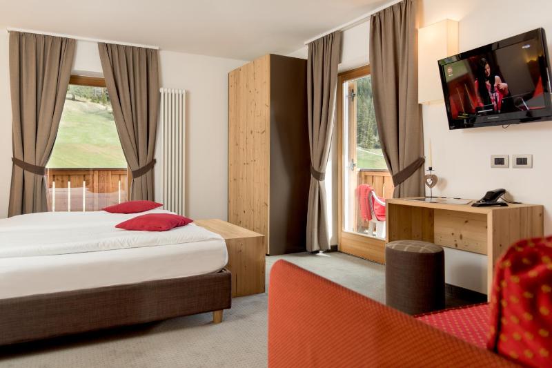 Quadruple Room with Mountain View image 1