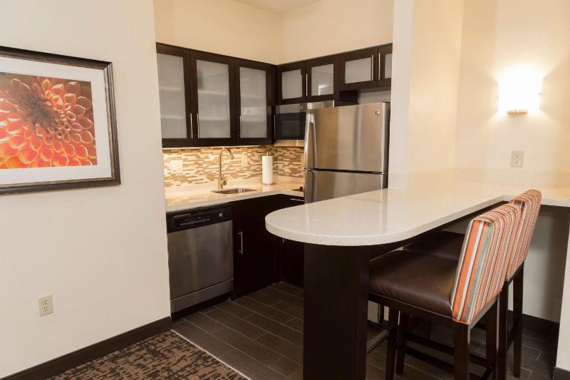 One-Bedroom King Suite image 4