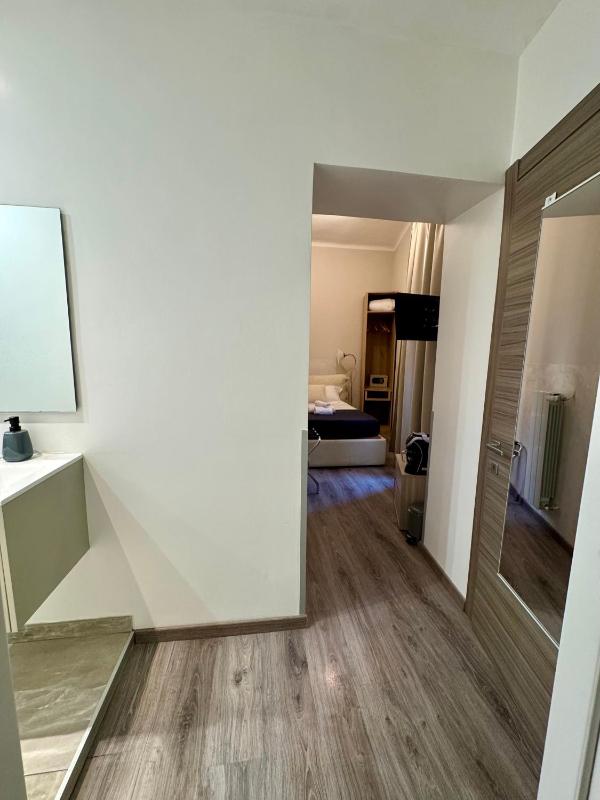 Deluxe Room image 3