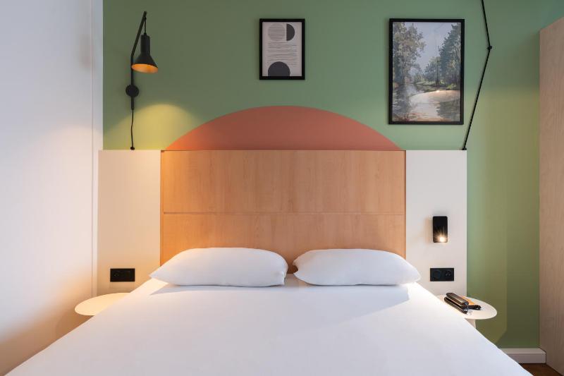 Standard Double Room with Sofa Bed image 3