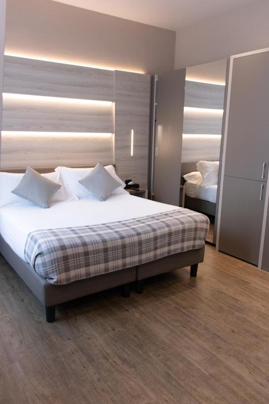 Superior Double or Twin Room image 3
