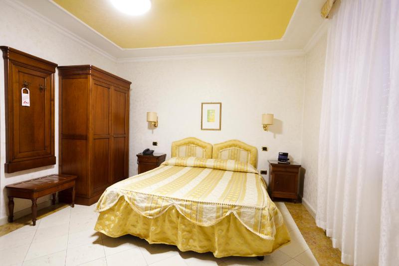 Classic Double or Twin Room image 3