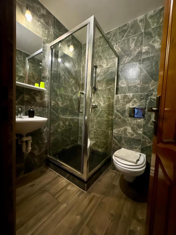 Double or Twin Room image 4