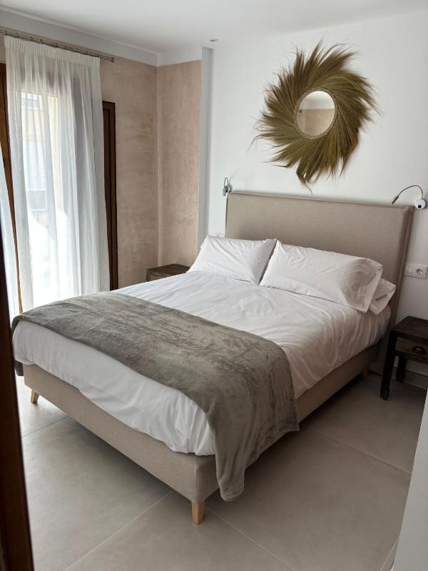 One-Bedroom Standard Apartment image 1