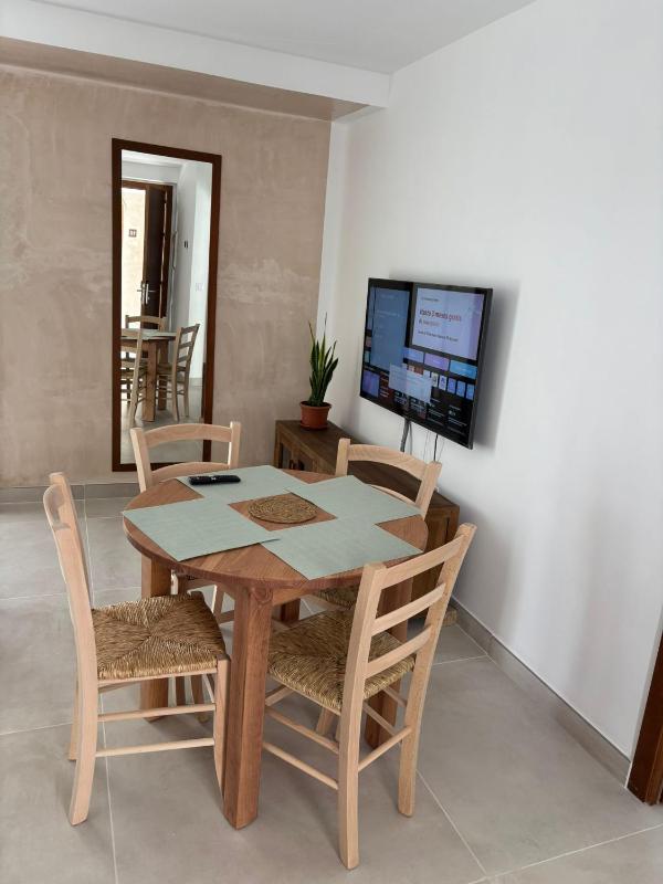 One-Bedroom Standard Apartment image 4