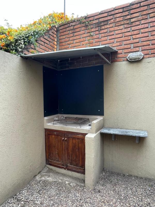 Departamento PB patio y asador privados - NUEVO SERVICIO Estacionamiento 24hs INCLUIDO no camioneta- Cerca de hotel Quinto Centenario Nuevocentro shopping Hospital Clinicas y Club Universitario Córdoba Sede central - image 24