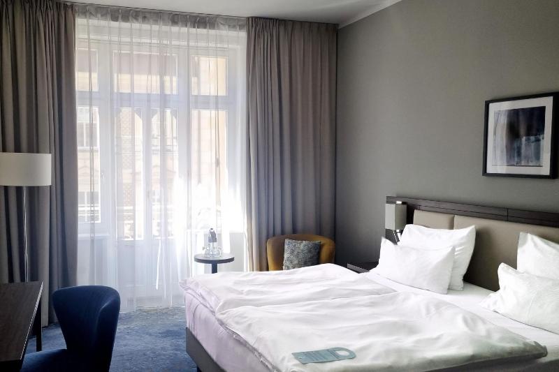 Premium Queen Room with Balcony image 2