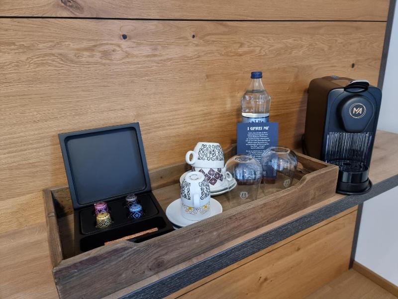 Double Room with Balcony image 4