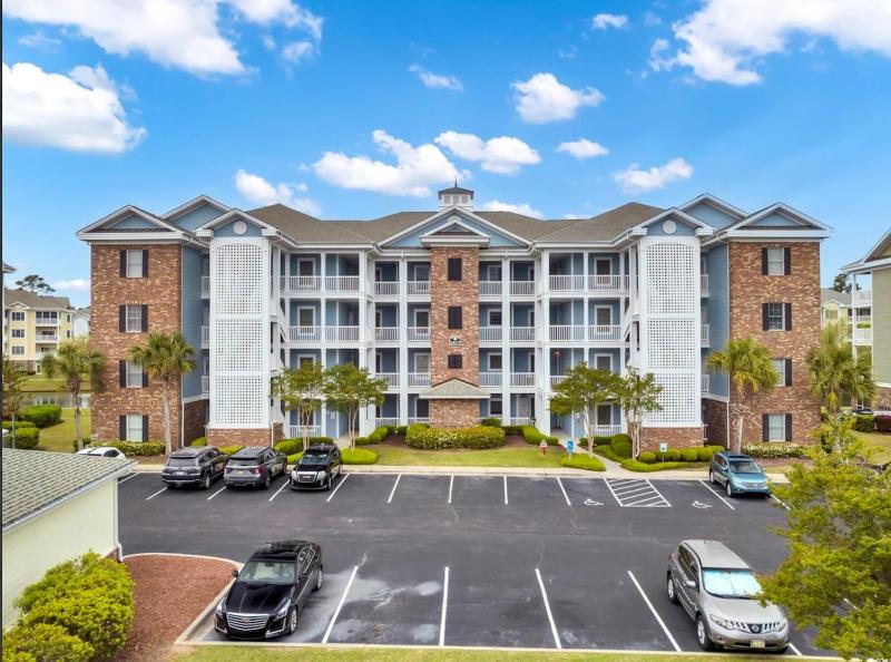 Gorgeous top floor 3BR condo at Magnolia Pointe - image 1