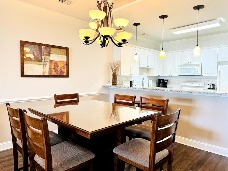Gorgeous top floor 3BR condo at Magnolia Pointe - image 45