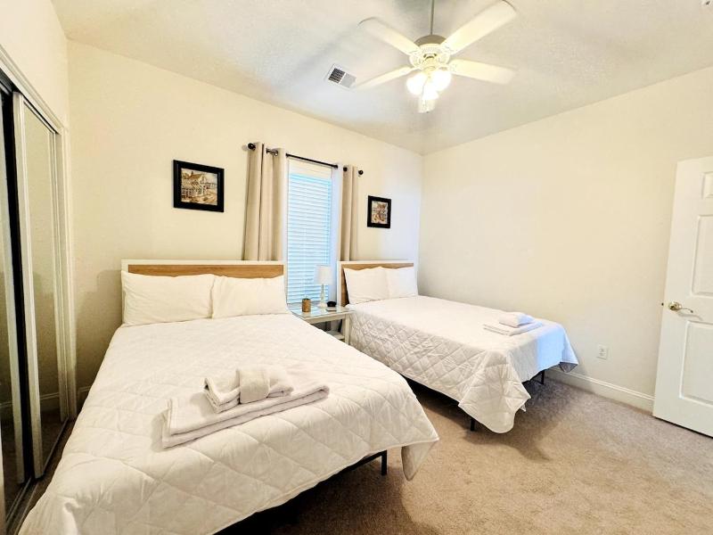 Gorgeous top floor 3BR condo at Magnolia Pointe - image 29