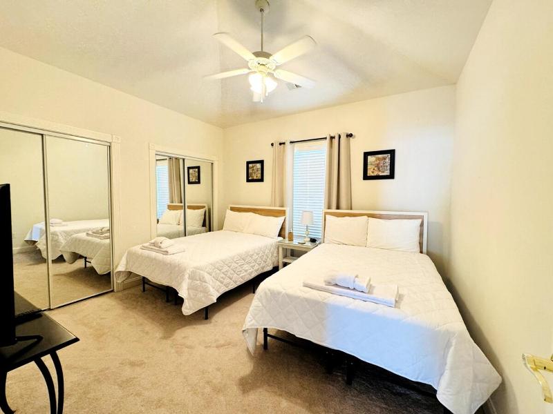 Gorgeous top floor 3BR condo at Magnolia Pointe - image 10